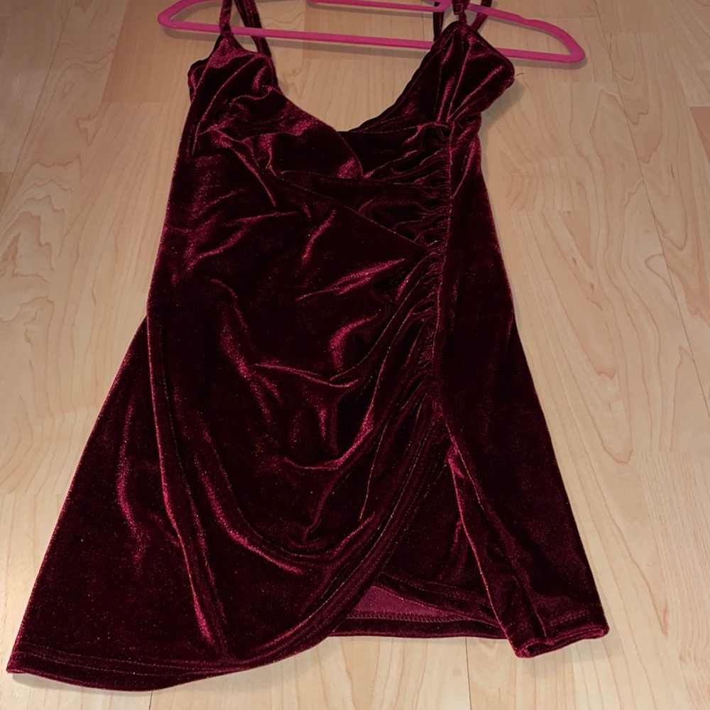 Short Burgundy dress velvet.
